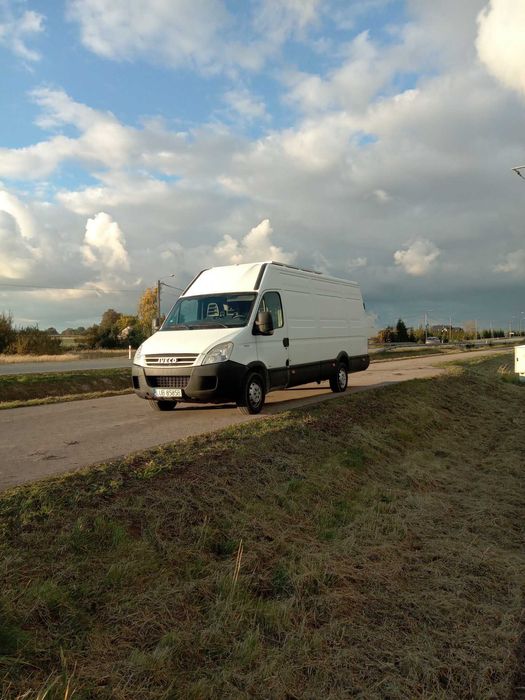 Przewóz rzeczy , usługi transportowe.