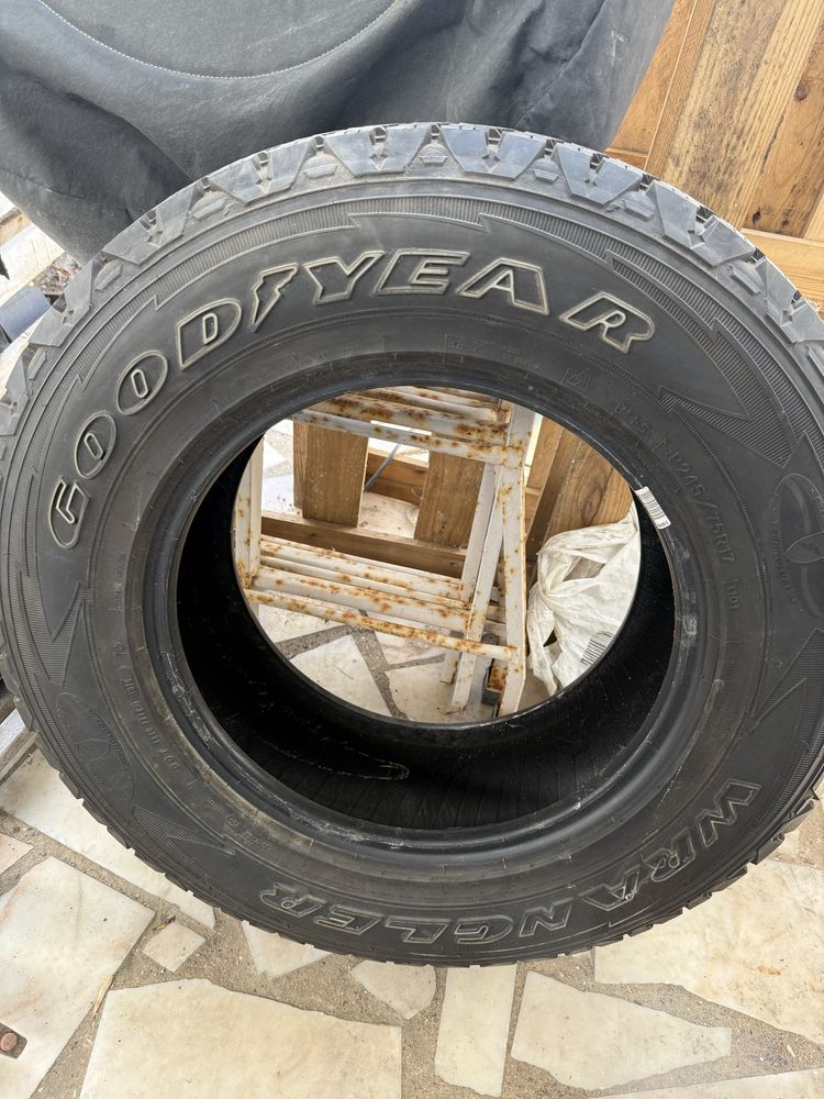 Pneu Goodyear Wrangler P245/75R17 e Capa JEEP