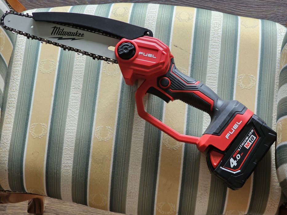 MILWAUKEE piła elektryczna akumulatorowa z baterią