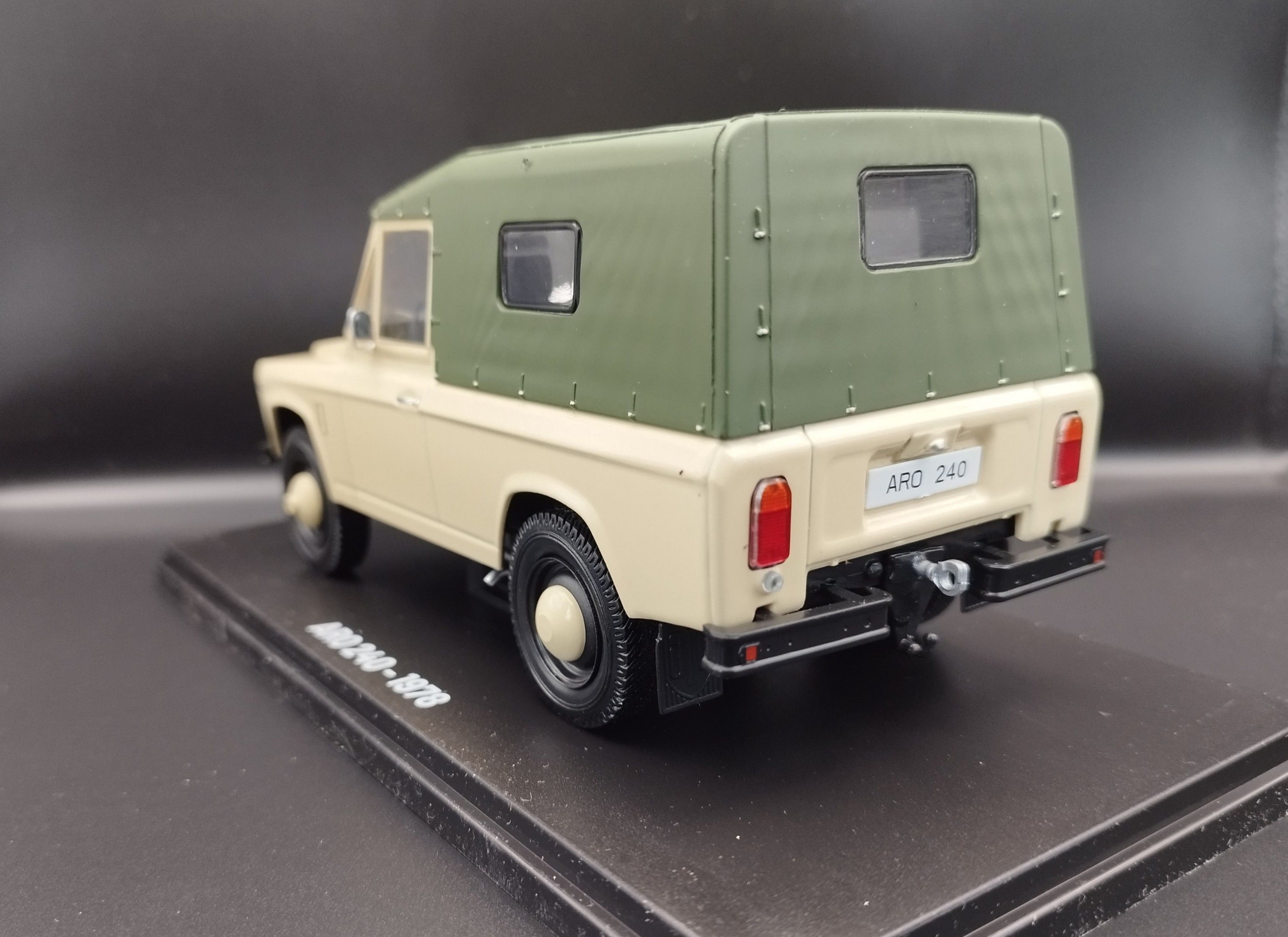 1:24 Hachette  1978 ARO 240 model nowy