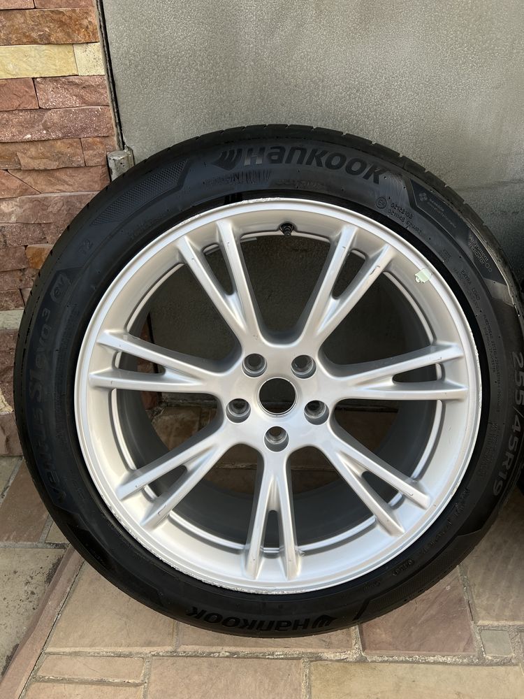 Диски з шинами Tesla Model Y r 19 255/45