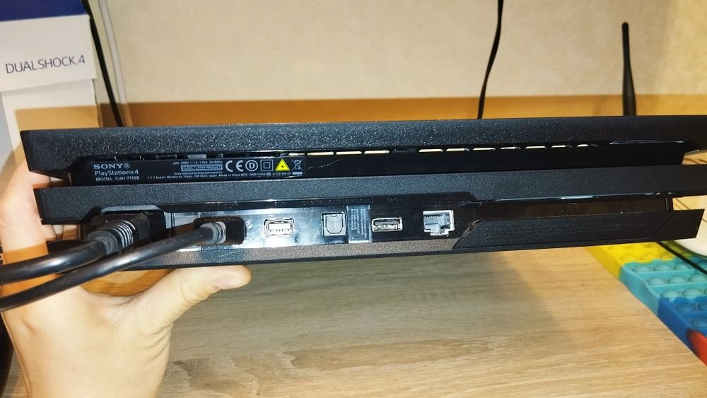 Приставка SONY PS 4 PRO 1 TB CUH7116B