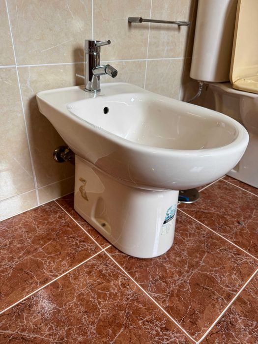 Bidé com torneira