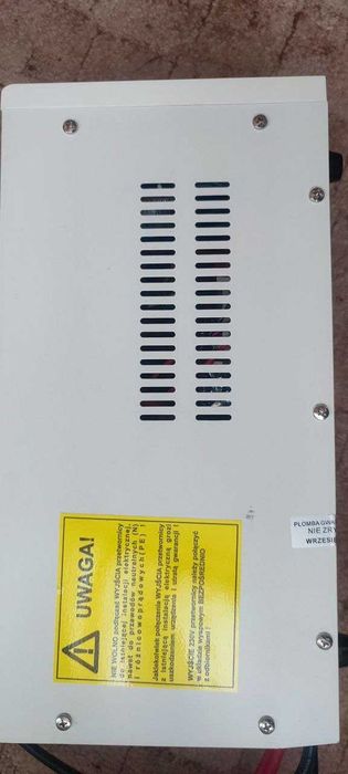 Гібридний ДБЖ/інвертор Volt Polska SINUS PRO 1000E 12V 220V