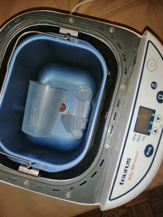 Máquina de fazer pão TAURUS, funciona perfeitamente,