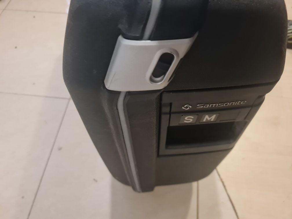 Walizka samsonite oyster niezniszc!alna na kod na dwóch kółkach