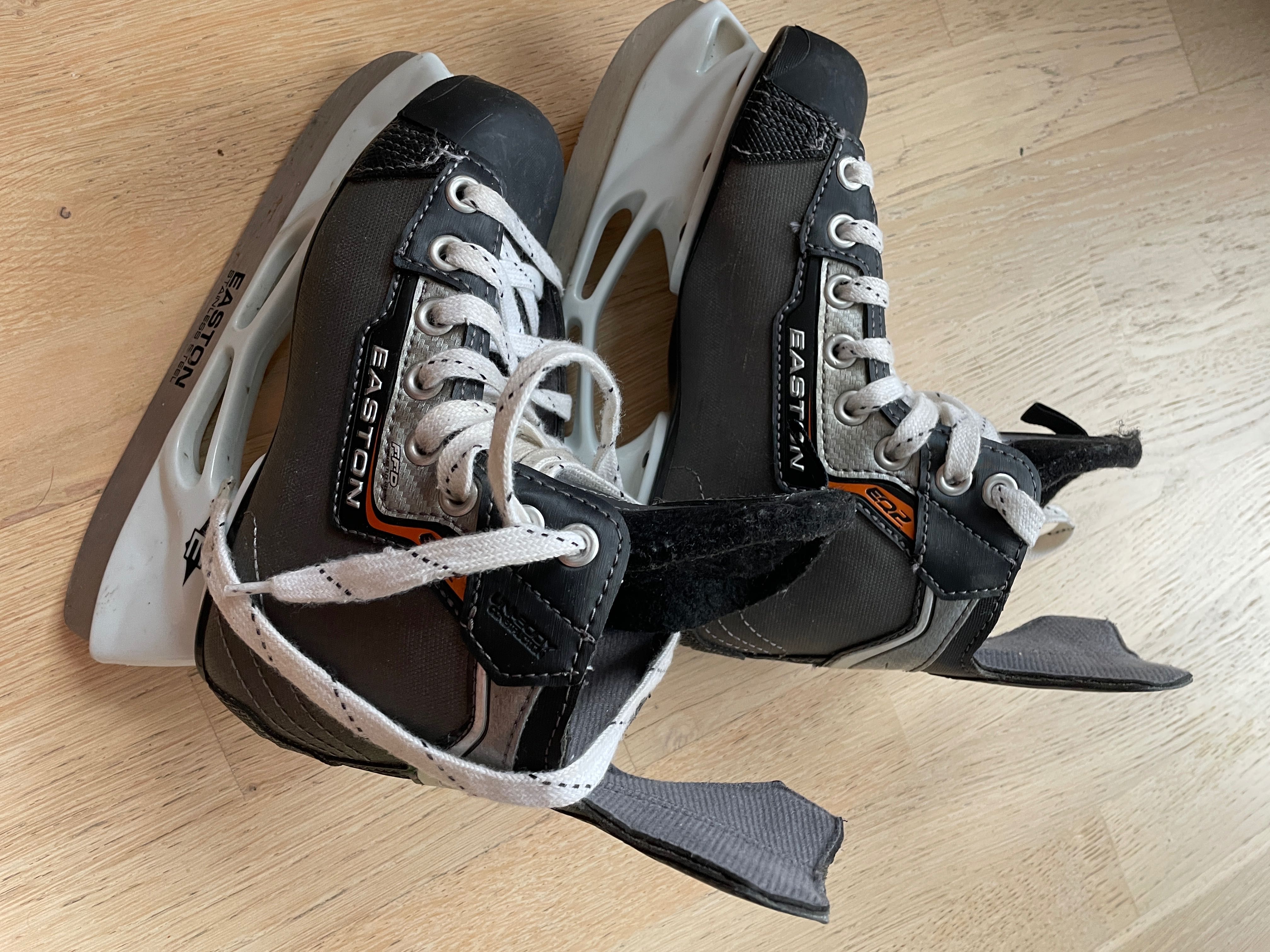 Продам дитячі ковзани Easton для хлопчика. Чорні.Розмір 34-35EUR, 21,8