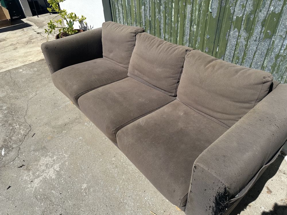 Sofa cinzento usado