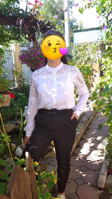 Белая блузка, очень красиво смотрится