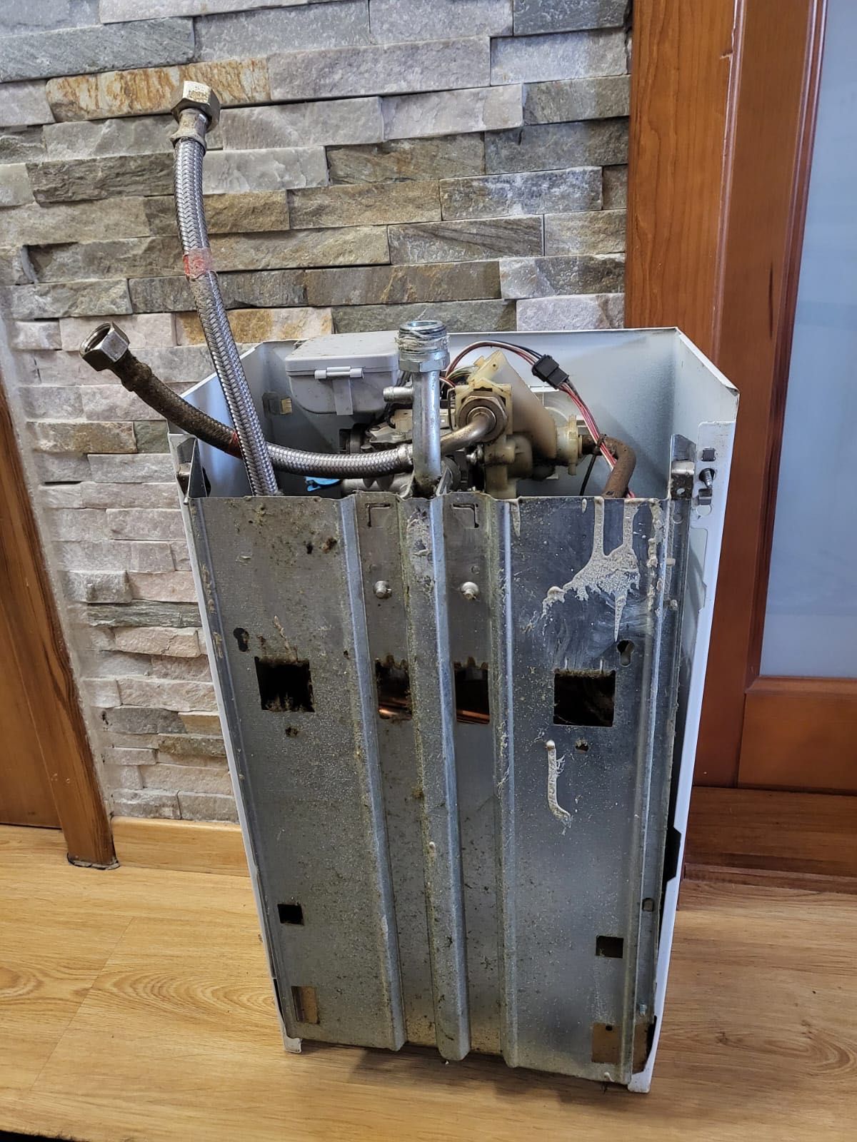 Junkers Bosch gazowy przepływowy ogrzewacz wody WRDP 11-2B MaxiPower.