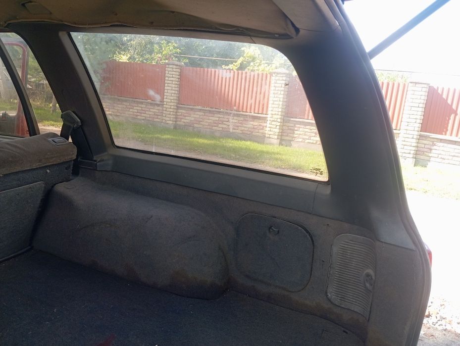 Обшивка салону Opel Omega A (ковролін, пластик, стійки, пороги)