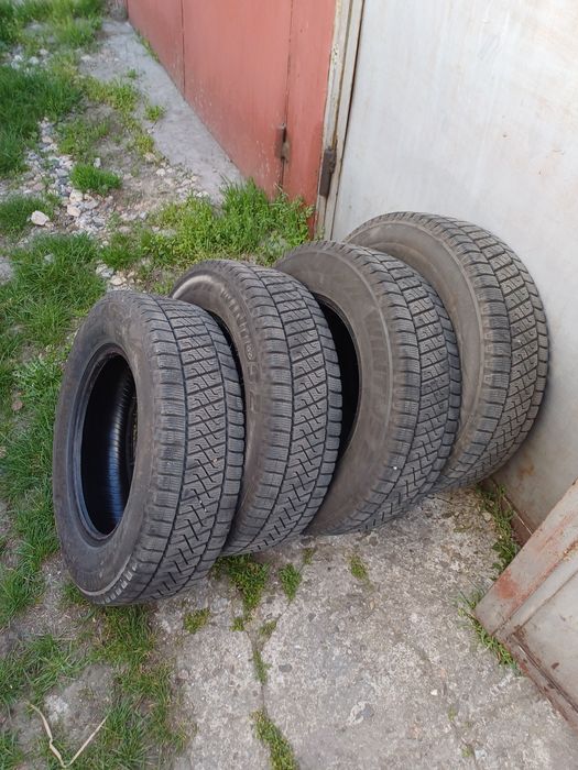 Продам шины, резину зимнюю на Спринтер, Фольксваген ЛТ б/у 195/70/15с