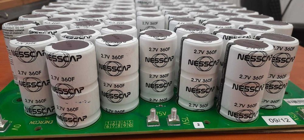 суперконденсаторы (ионисторы ) 2,7 В 350 Ф не БУ по 75 грн/шт