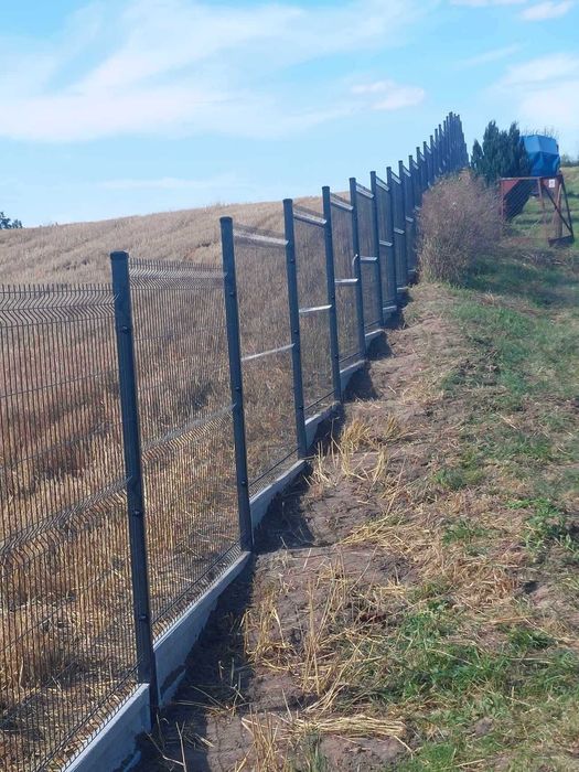 Montaż Ogrodzenie panelowe fi 4 153 z podmurówką 25cm