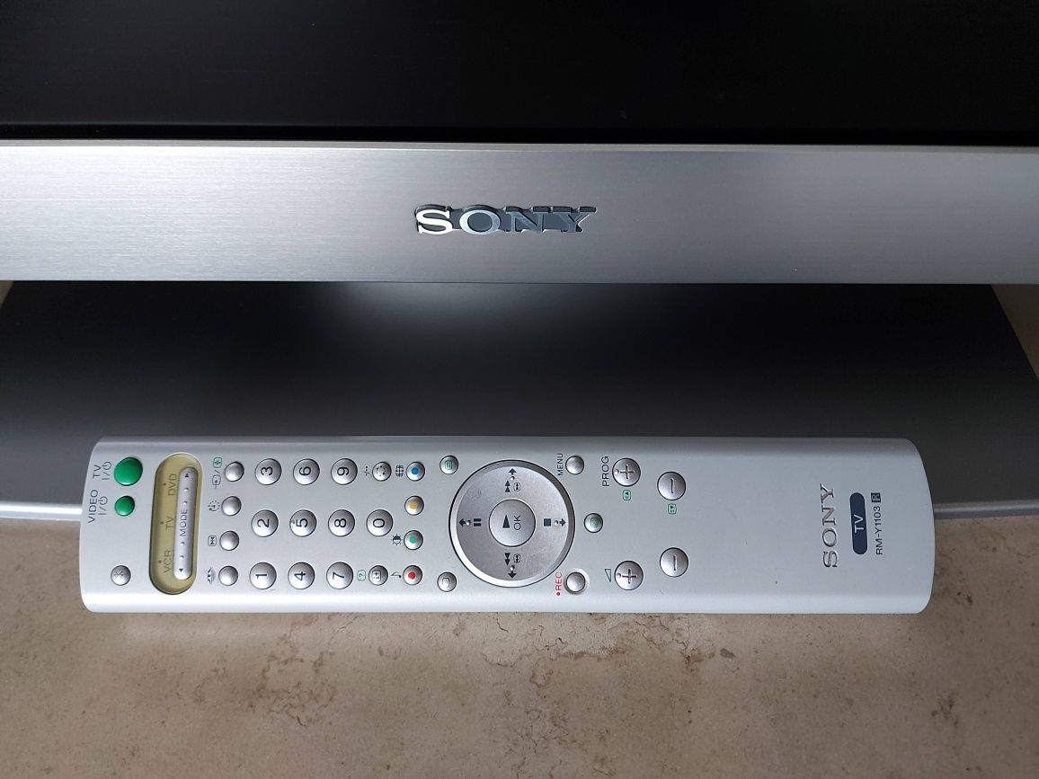 Televisor LCD Sony KLV-26HG2 a funcionar