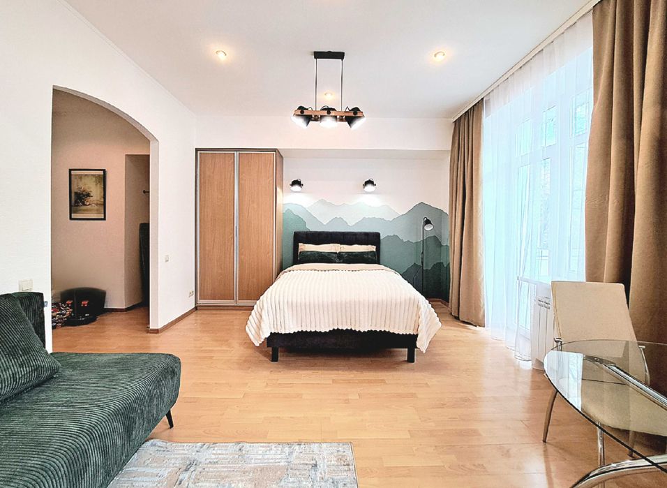 Центр! Смарагдова студія на Дарвіна , біля метро, ТРЦ Никольский