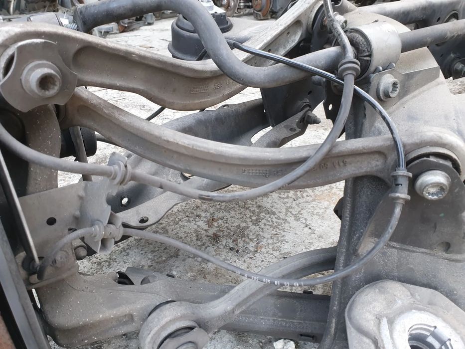 Braço de suspensão trás esquerdo MERCEDES-BENZ Classe C (W205)