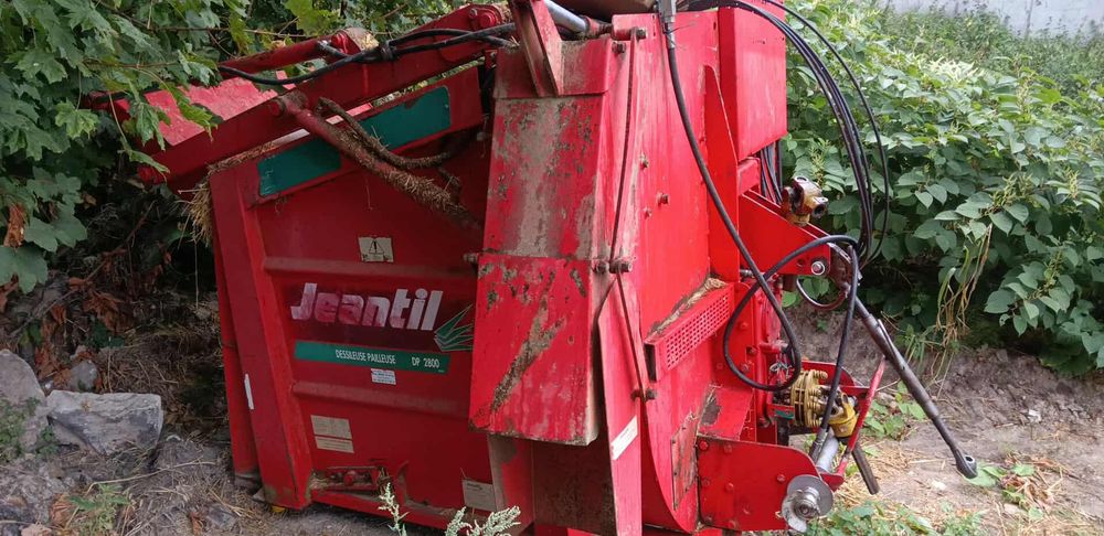 Ścielarka do słomy ,  do obory ,maszyna do słomy