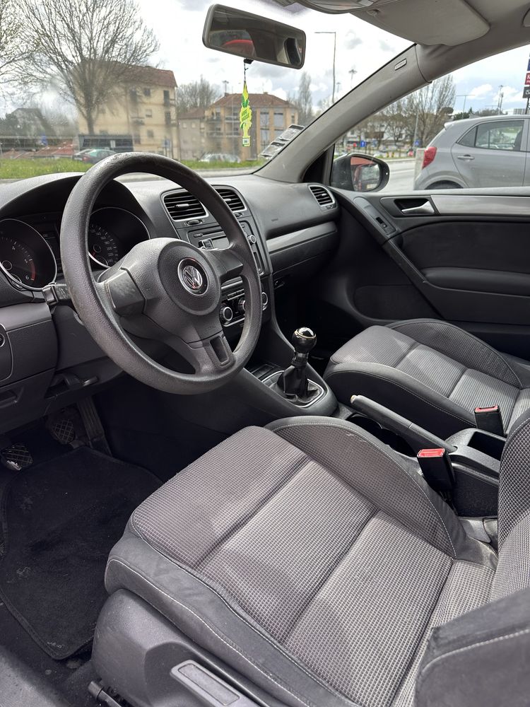 Volkswagen Golf 1.6 TDI Confortline - 2010