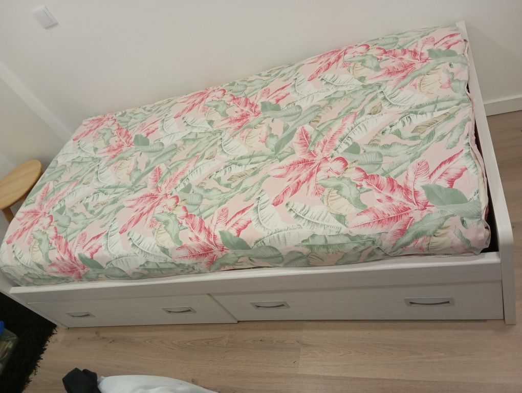 Cama de solteiro completa com colchão (Coleção MIO)