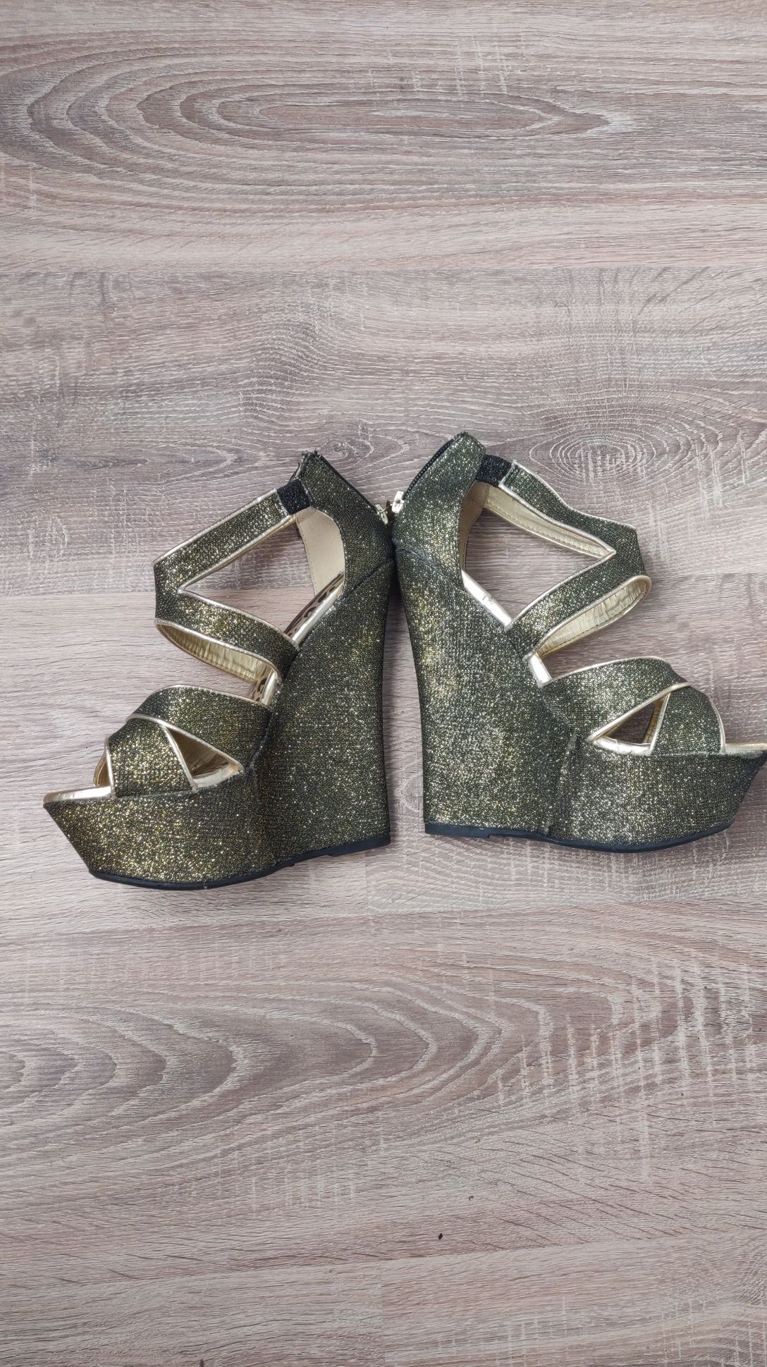 Buty wysoka koturna. Piękne. Rozmiar 38