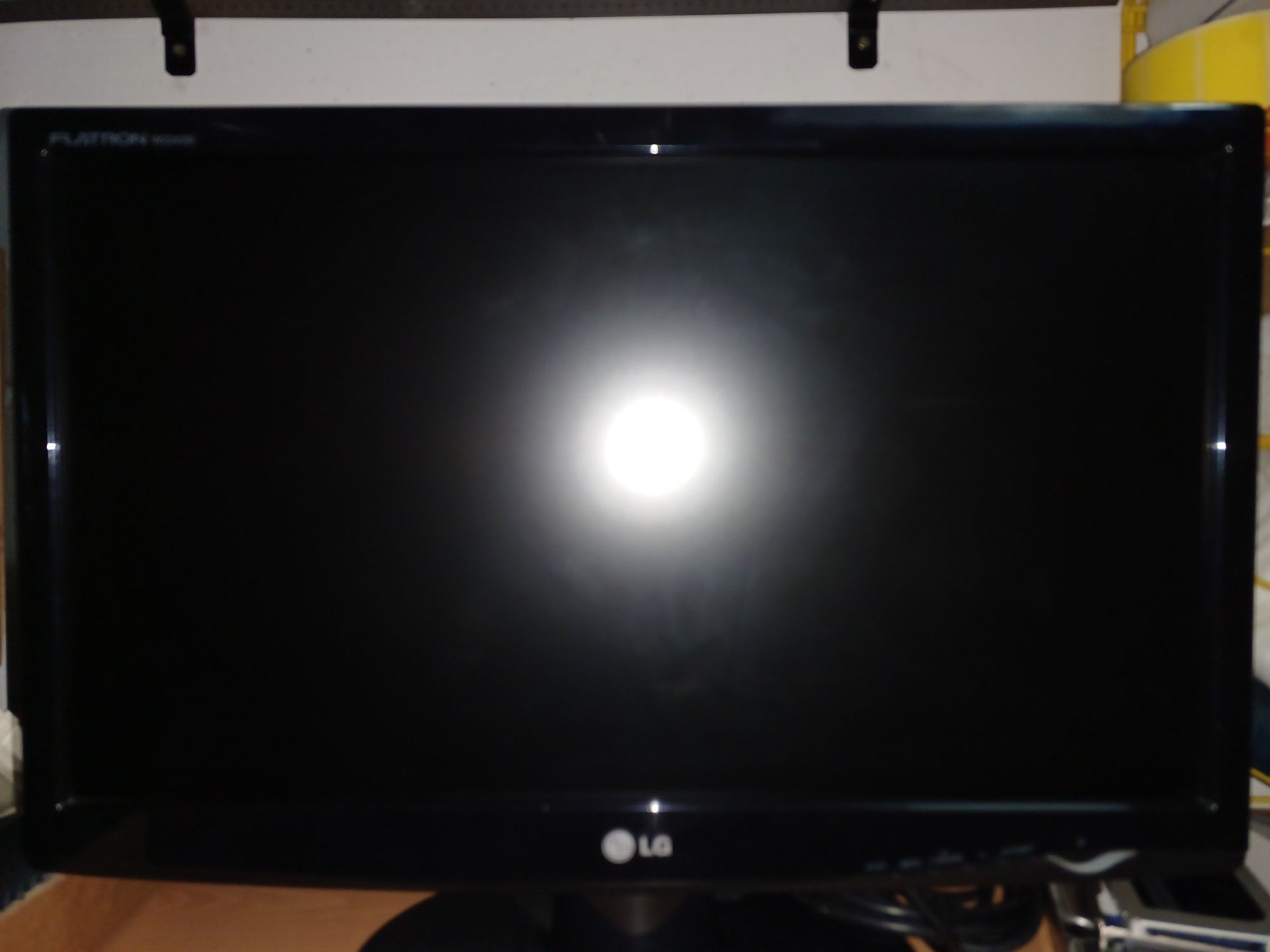 Torre PC com monitor LG 22"