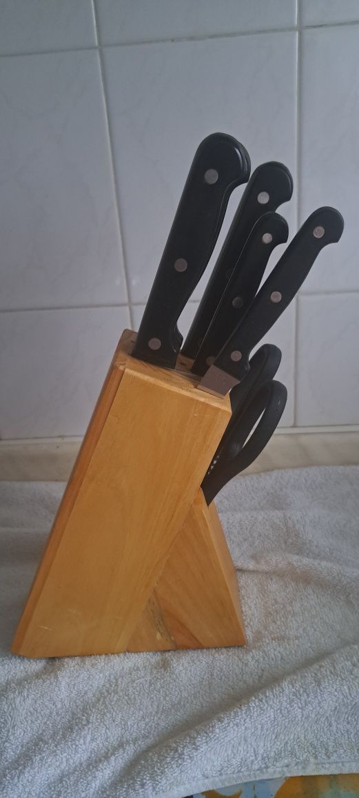 Продам набір ножів кухонних