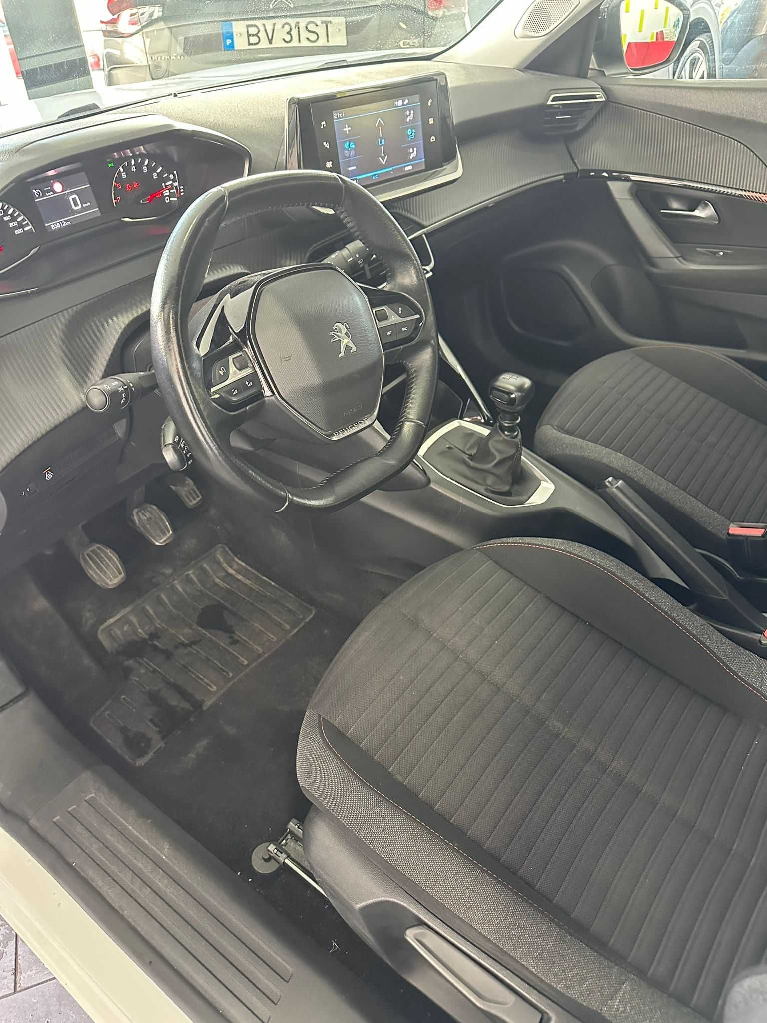 Peugeot 2008 1.5 Diesel – Manual – 2021 – Branco – Impecável