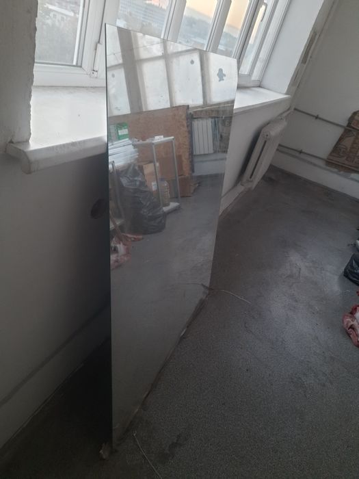 Зеркало большое.