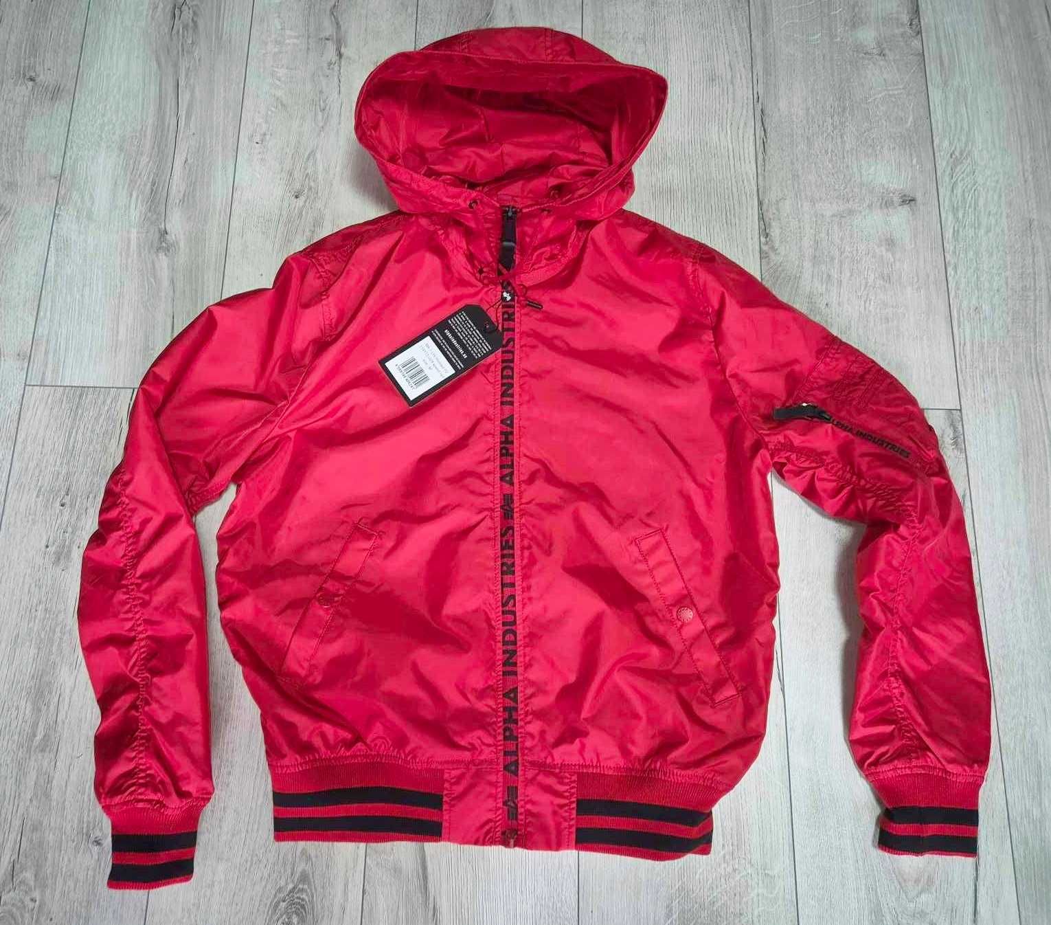 Bomberka Alpha Industries  Model MA-1 LW HOODED  PZ