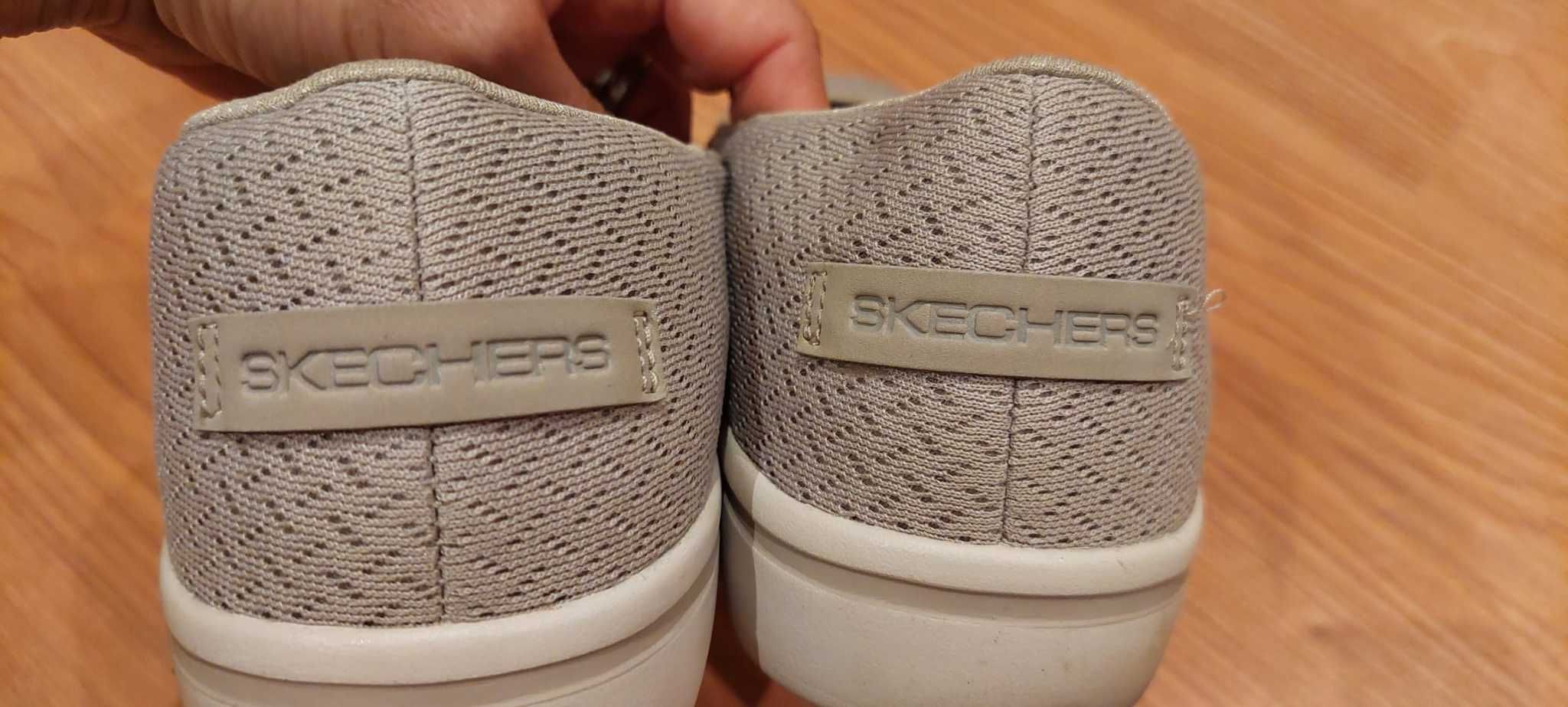 Sabrinas Skechers Creme