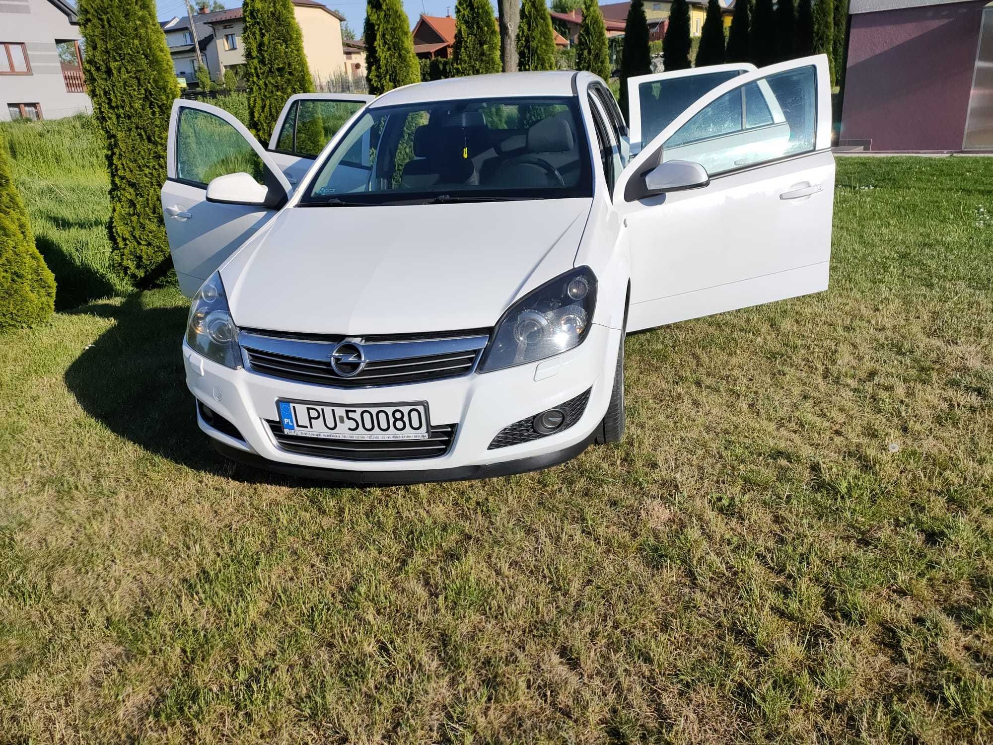 Opel Astra H kombi, 1,8 benz; 140 km, z polskiego salonu