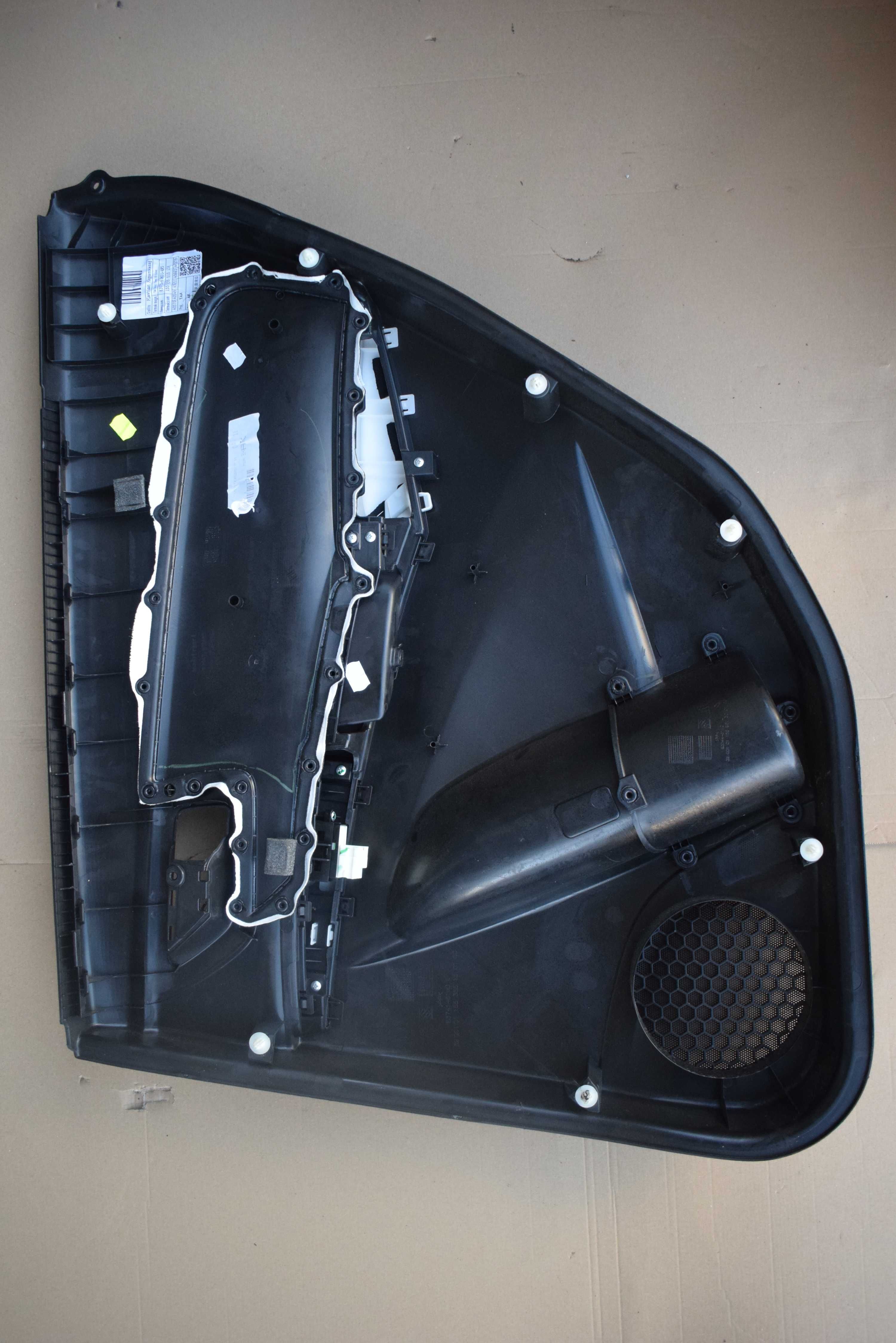 boczek tapicerka drzwi prawy przód SUZUKI SX4 S-Cross LIFT 19r