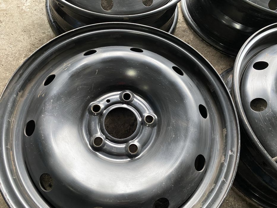 Felgi stalowe 6J16 ET42 Dacia Renault 5x114.3/66.1 Duster I/II komplet