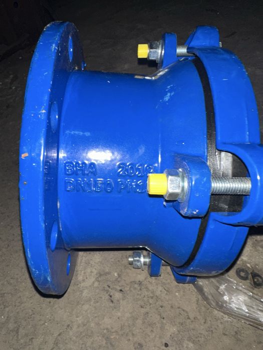 Обладнання для водопровідних мереж: засувки, муфти, фланці