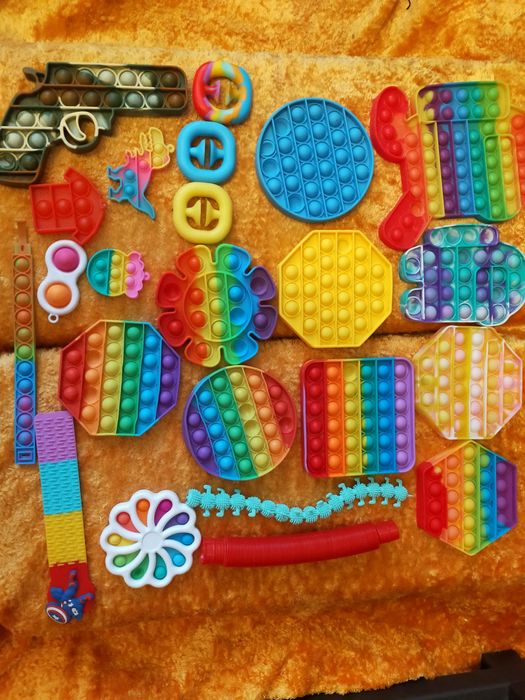 Іграшки антістрес різні