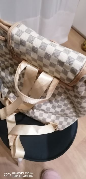 Vendo mochila nova