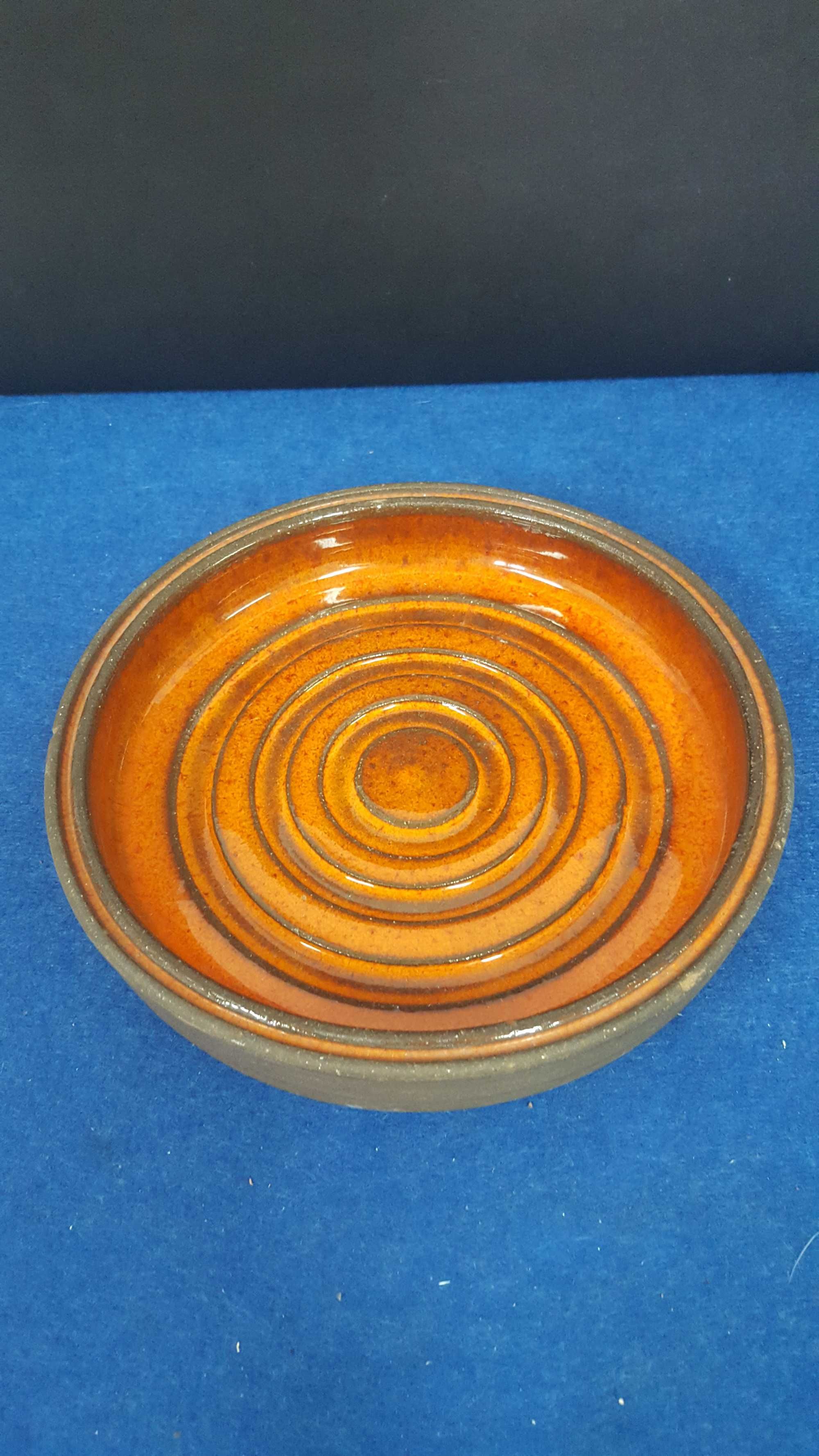 Taça em cerâmica vidrada modernista. Marcada Majólica - Portugal