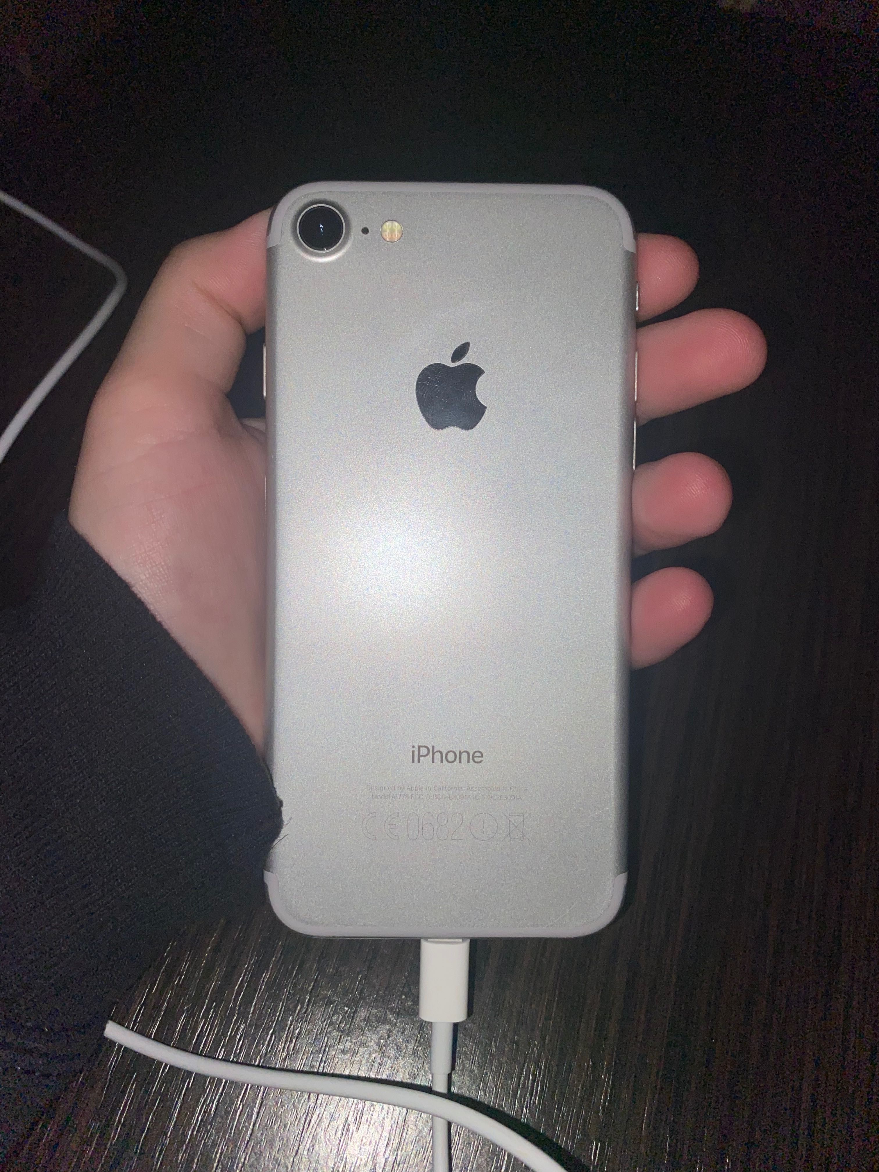 iPhone 7 128 гб,чехол в подарок