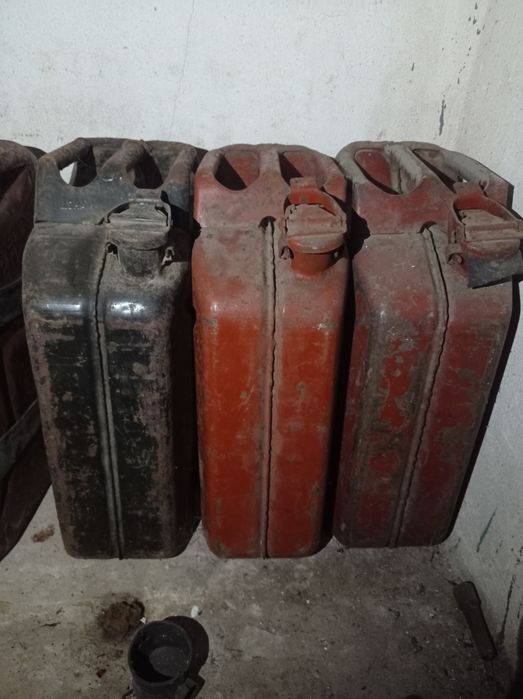 Канистры металлические 20 л.