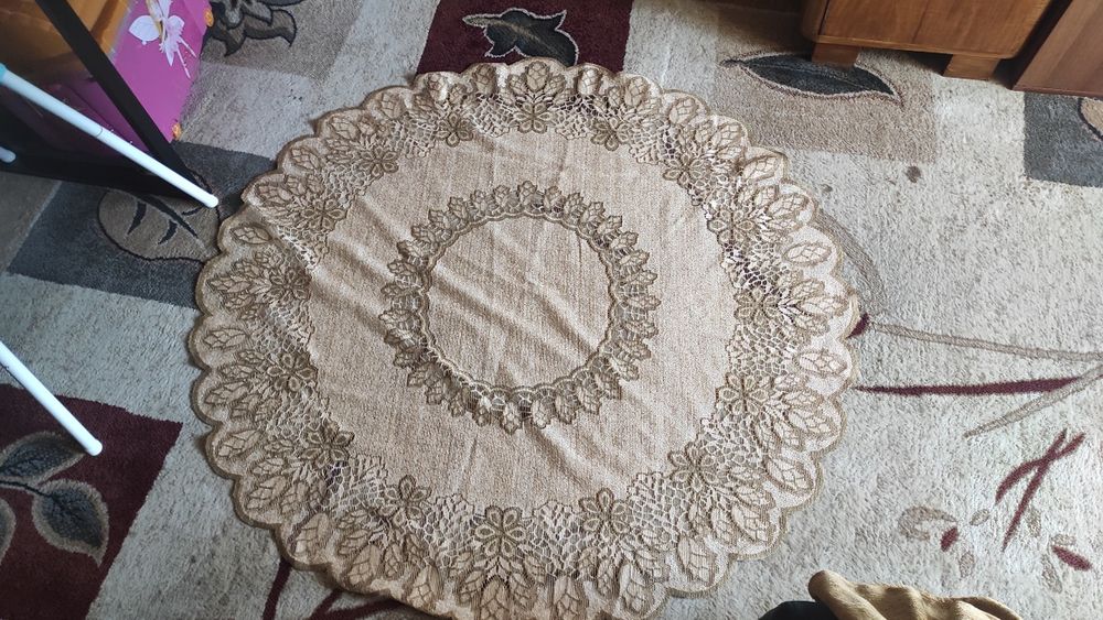 Obrus okrągły ażurowy złoty 140cm
