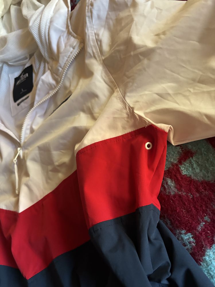 Продам ветровку hollister