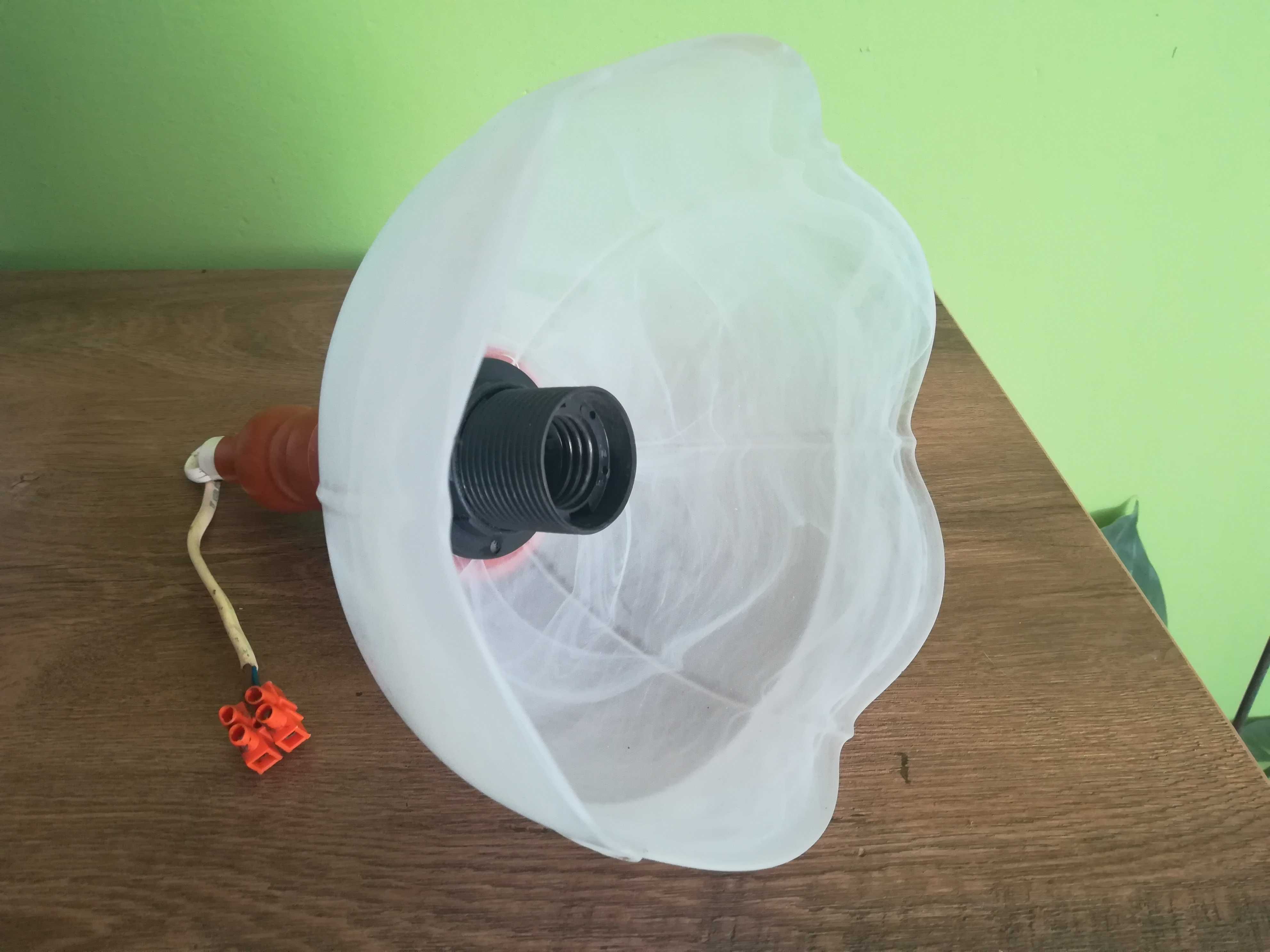 Lampa wisząca ze szklanym kloszem - gotowa do podłączenia!