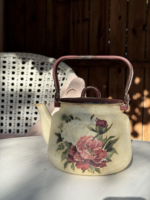 Продам чайник емальований