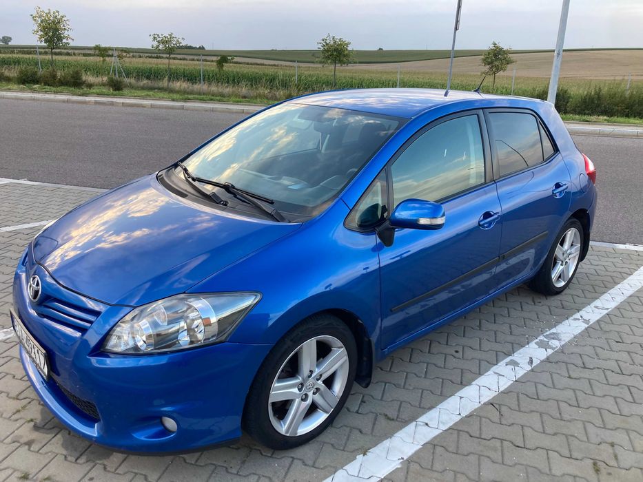 TOYOTA AURIS 2.0 D4D 2011 niski przebieg