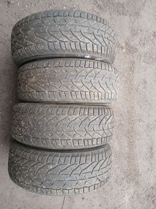 Зимние шины в шипе 265.65R17 2023года выпуска