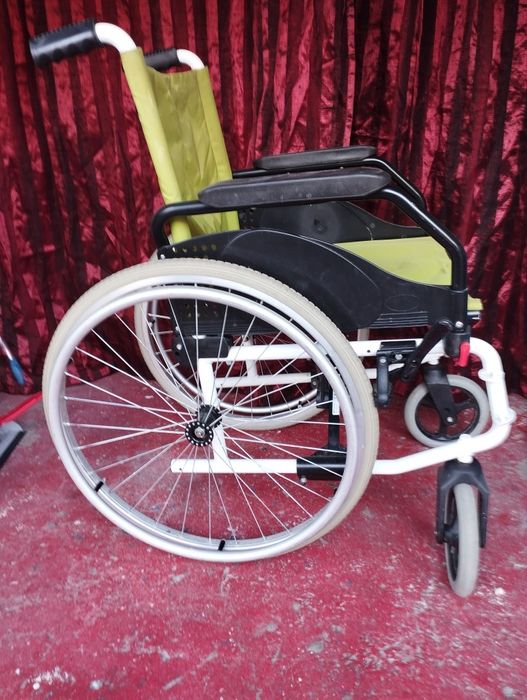 Cadeiras de rodas usadas
