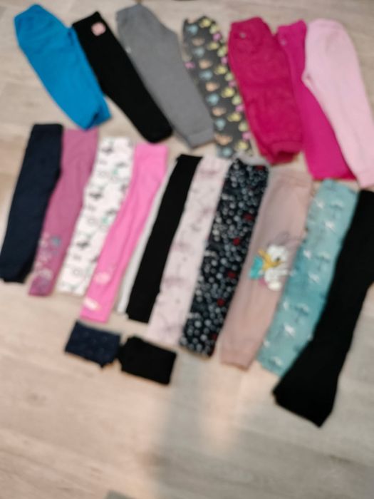 Paka ubrań dla dziewczynki rozmiar od 122-128i 134w bdb stanie