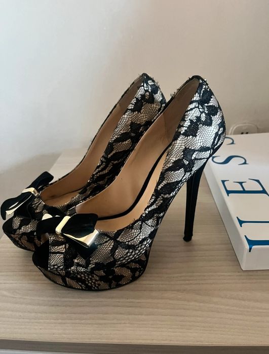 Sapatos GUESS edição especial limitada pele forrada a renda preta