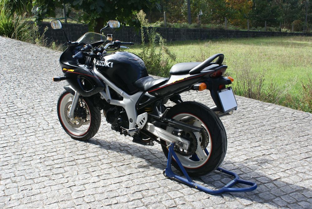 Suzuki SVS 650, moto esplêndida